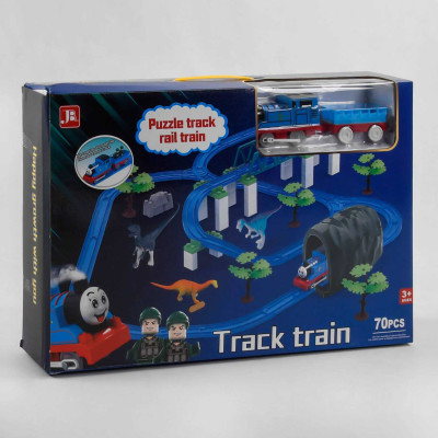 Залізниця 599-27 A (18) на батарейках, 70 деталей, локомотив, вагон, 2 фігурки, 3 динозавра, декорації, аксесуари, звук, в коробці