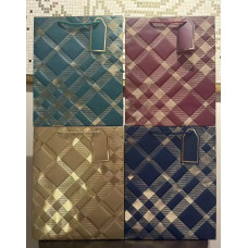 Пакет подарунковий середній "Смуга в клітинку темна" M 26x32x10 см 15136