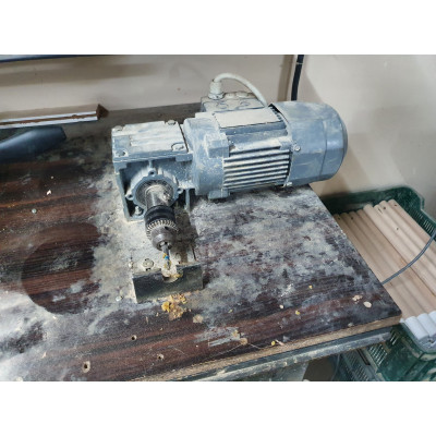 Верстат для вкручування шпильки муфт